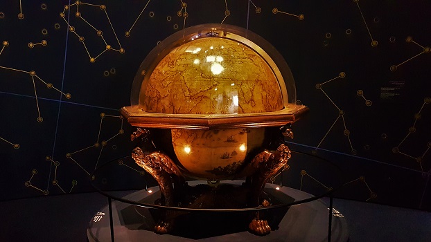 Globes Visions of the World - Louvre Abu Dhabi